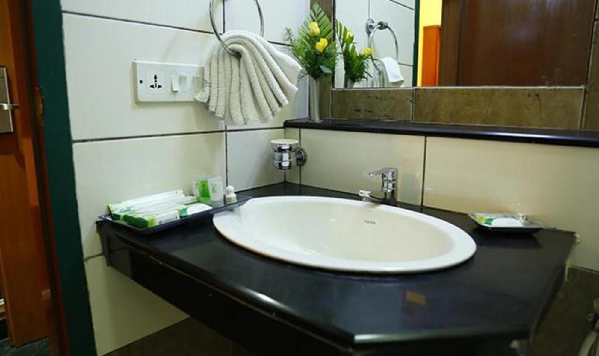 Fabhotel Prime Chennai Deluxe Экстерьер фото